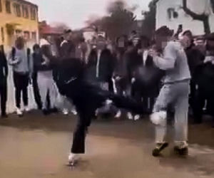 Uczniowie urządzili sobie „ustawkę” pod szkołą! Bójka na oczach tłumu. Nagrania trafiły do sieci