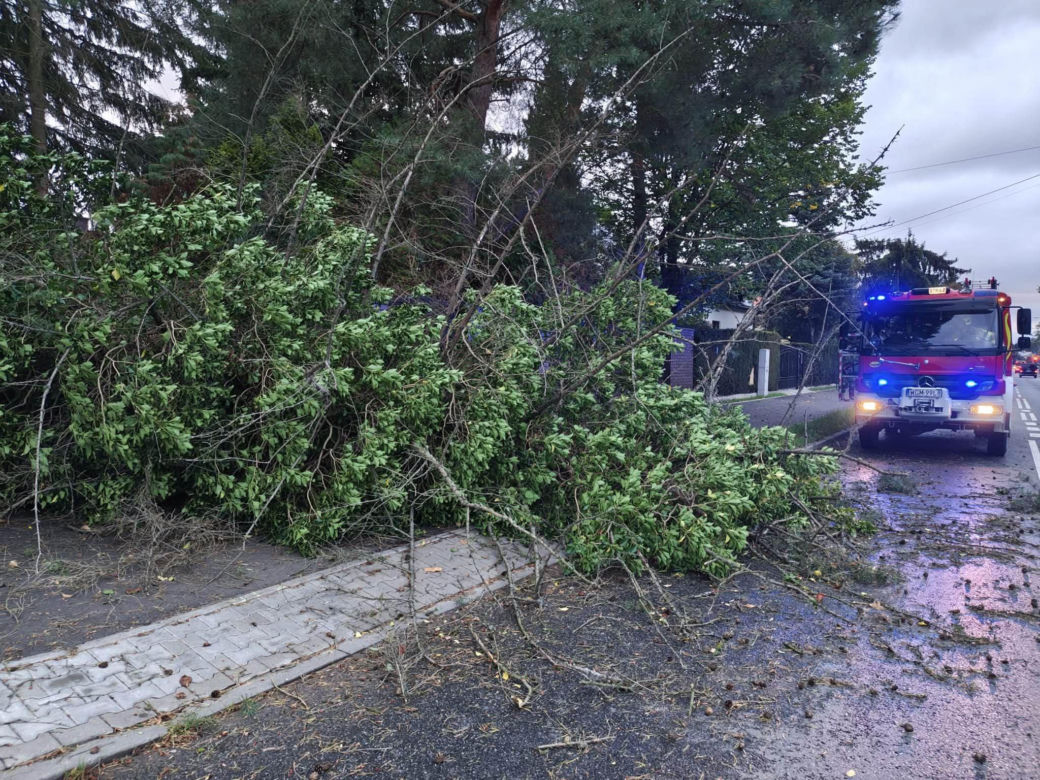 Burze nad Polską. Setki interwencji, tysiące domów bez prądu. IMGW ostrzega. Gdzie będzie najgorzej?