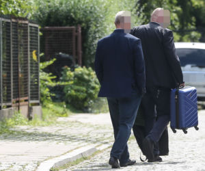 Prezes ruszył na wakacje