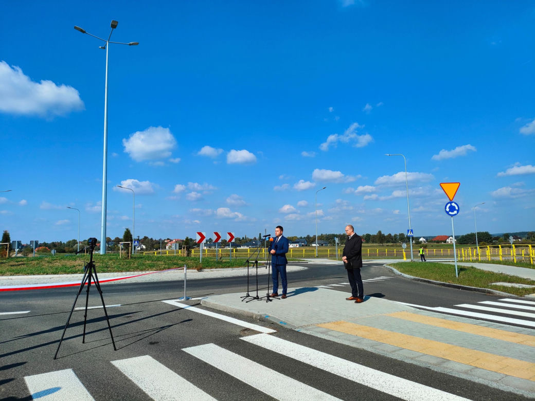 Wstęga przecięta. Ulice Meblowa i Jaworowa w Łomży uroczyście otwarte! 