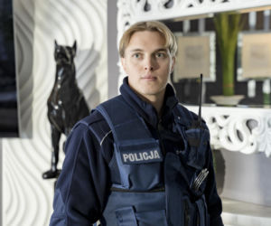 Policjantki i Policjanci, odcinek 1389: nieznany narkotyk z sieci powala kolejnych nastolatków, a policjanci rozpoczynają poszukiwania dilera