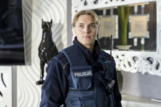 Policjantki i Policjanci, odcinek 1389: nieznany narkotyk z sieci powala kolejnych nastolatków, a policjanci rozpoczynają poszukiwania dilera