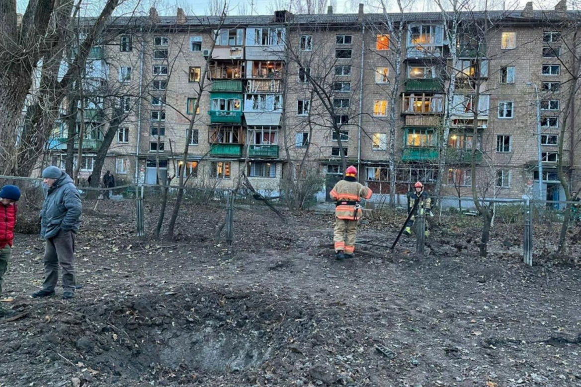 Wojna w Ukrainie. Zmasowany atak dronów na Kijów, są ranni