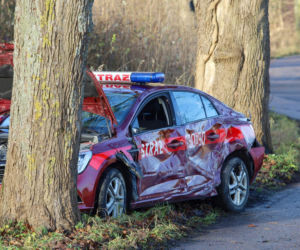 Zajączki. Strażacy nie dotarli na ważną uroczystość z powodu wypadku. Zderzyli się z kierującym ciągnikiem [ZDJĘCIA].