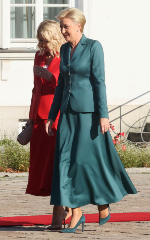 Agata Duda i pierwsza dama Czarnogóry w takich samych strojach. Która wypadła lepiej?