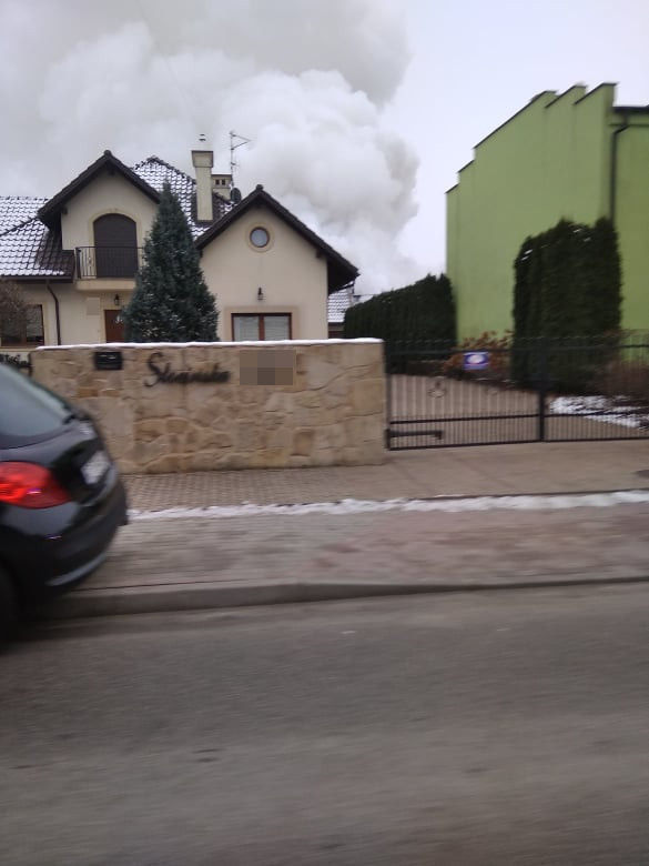 Pożar przy ul. Słocińskiej Rzeszowie. Na miejscu cztery zastępy straży [ZDJĘCIA]