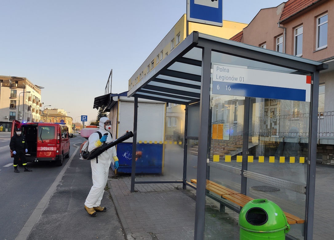 Kalisz walczy z koronawirusem! Trwa dezynfekcja miasta! [ZDJĘCIA] 