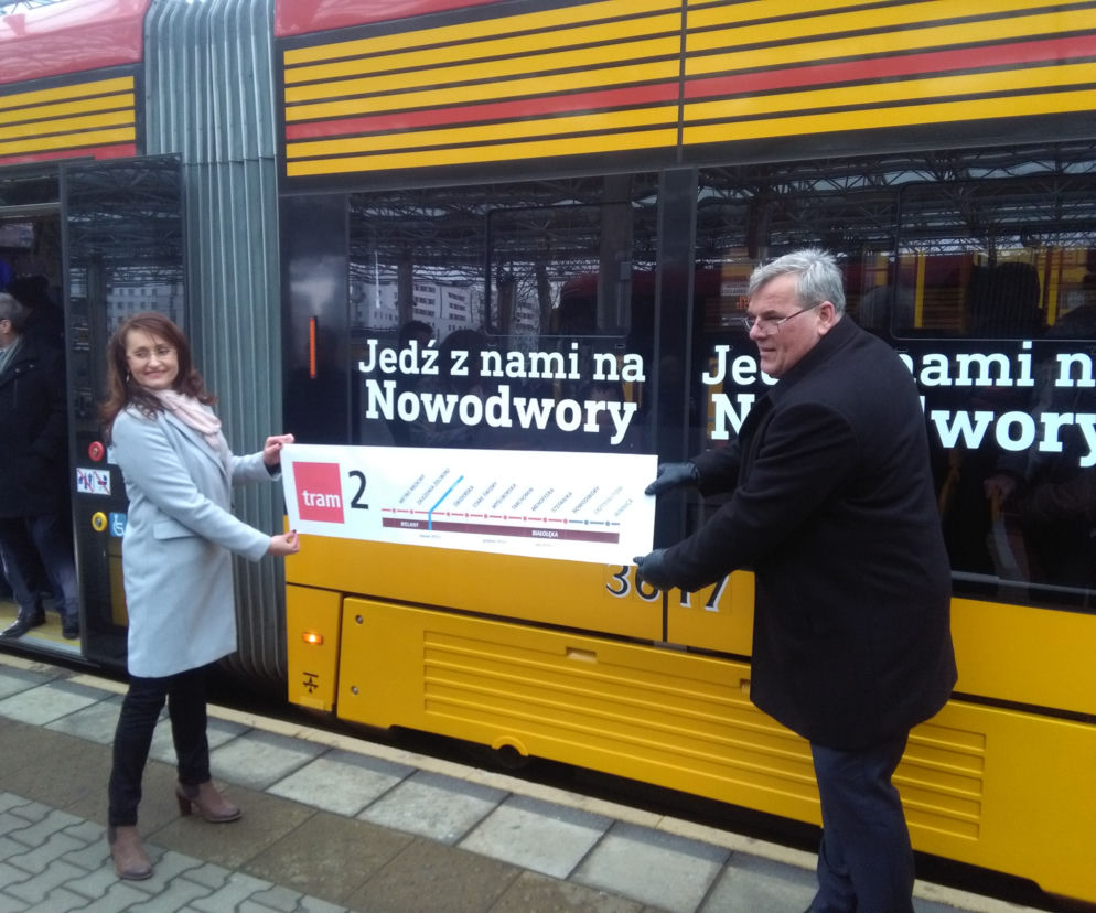 Tramwaj dojeżdża na Nowodwory