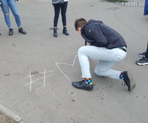 Murem za nauczycielami. Bydgoscy uczniowie wspierają belfrów w ich strajku! [ZDJĘCIA]