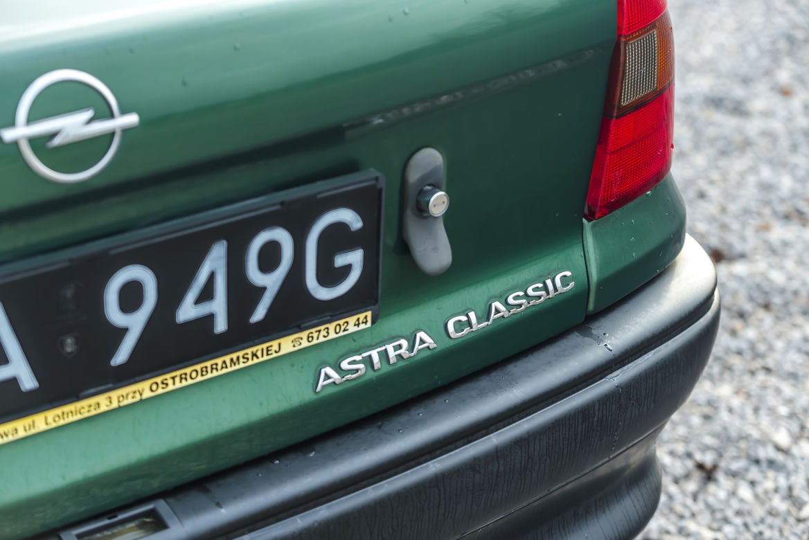 Opel Astra Classic F 1.4 8V 60 KM GL Base