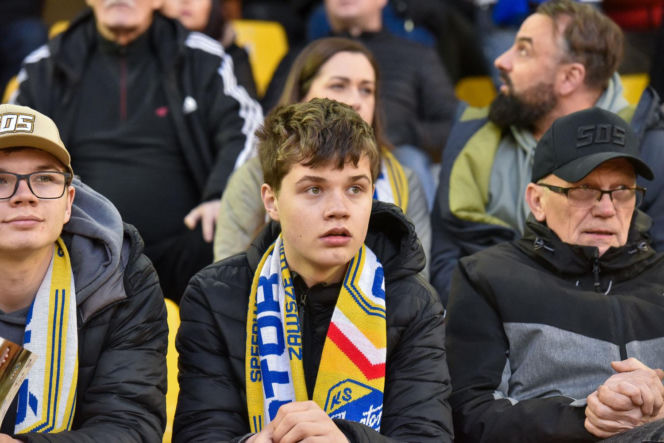 PRES Grupa Dewloperska Toruń - Abramczyk Polonia Bydgoszcz, zdjęcia kibiców i zawodników z pożegnania Adriana Miedzińskiego