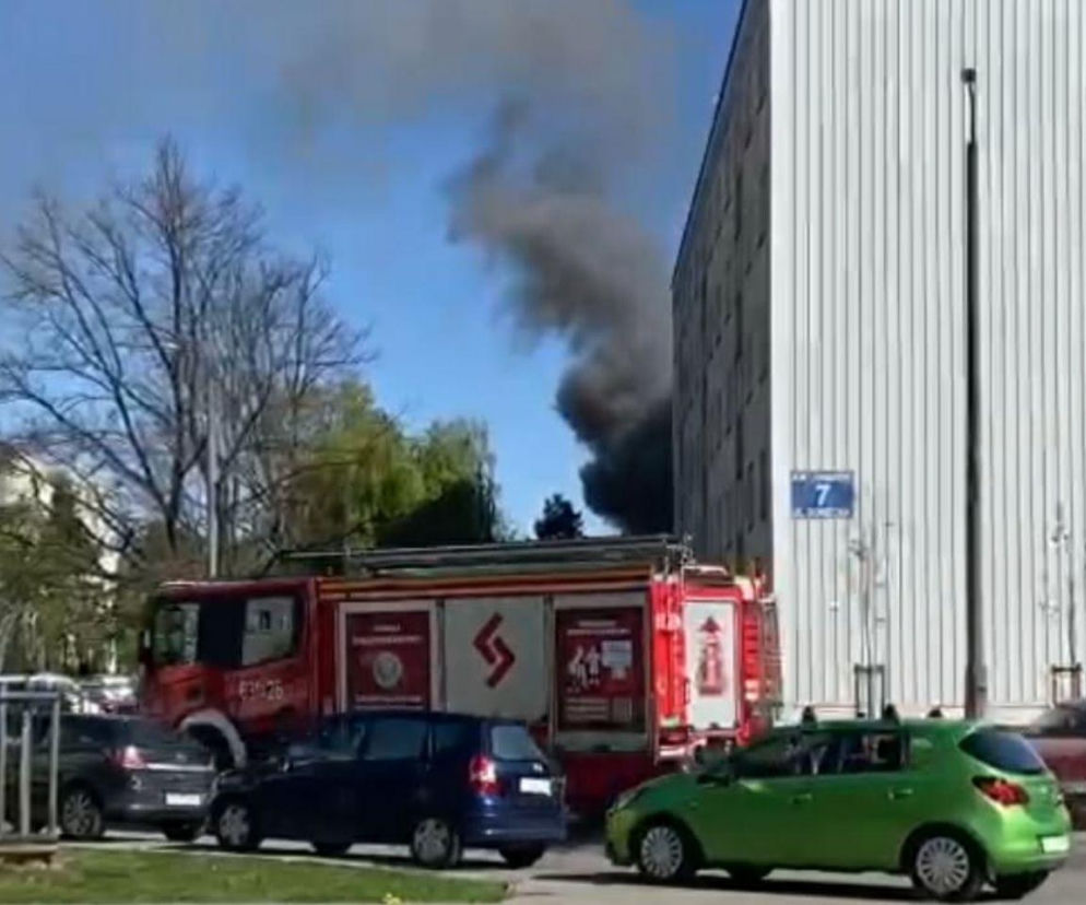 Pożar mieszkania w Tarnowskich Górach. Ewakuowano 14 osób