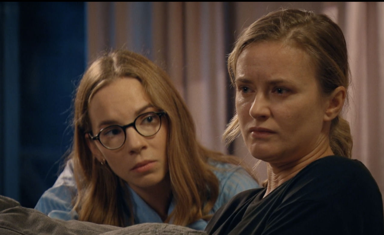 M jak miłość, odcinek 1716: Julia (Marta Chodorowska), Sylwia (Hanna Turnau)