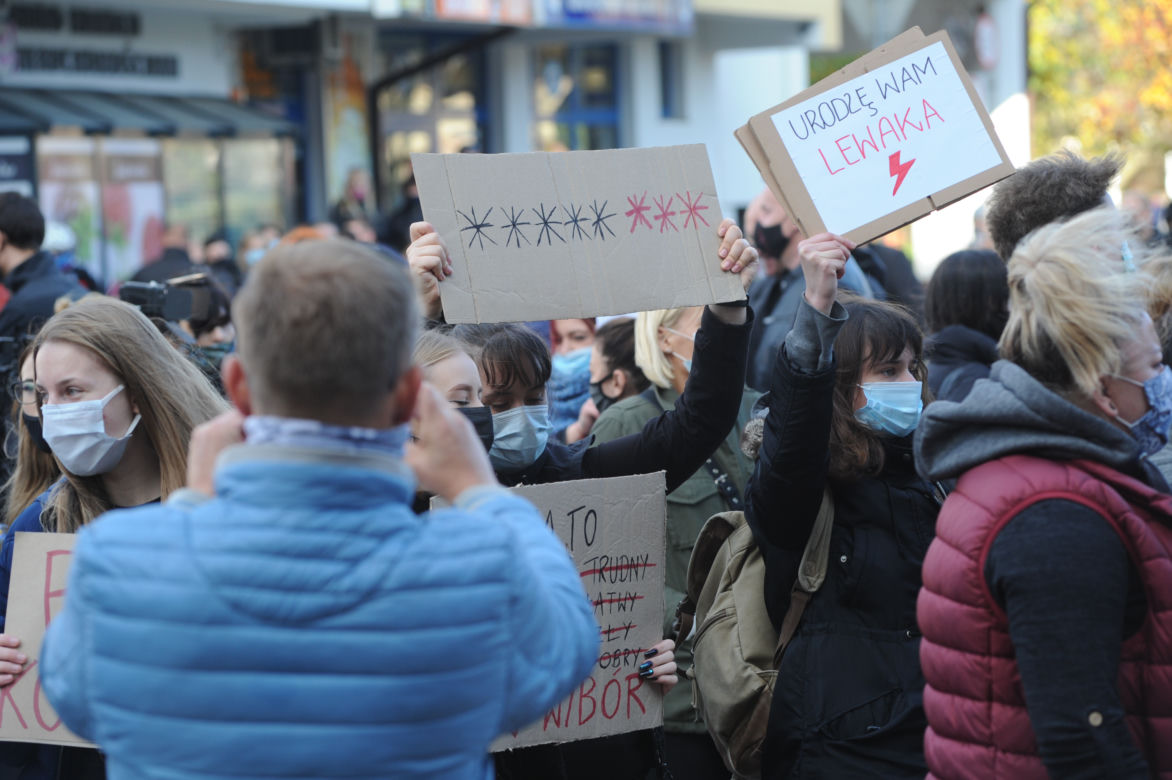 Kołobrzeg: Protest kobiet na ulicach miasta