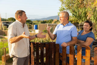 Odległość od płotu ma zasadnicze znaczenie. Nigdy tego nie rób