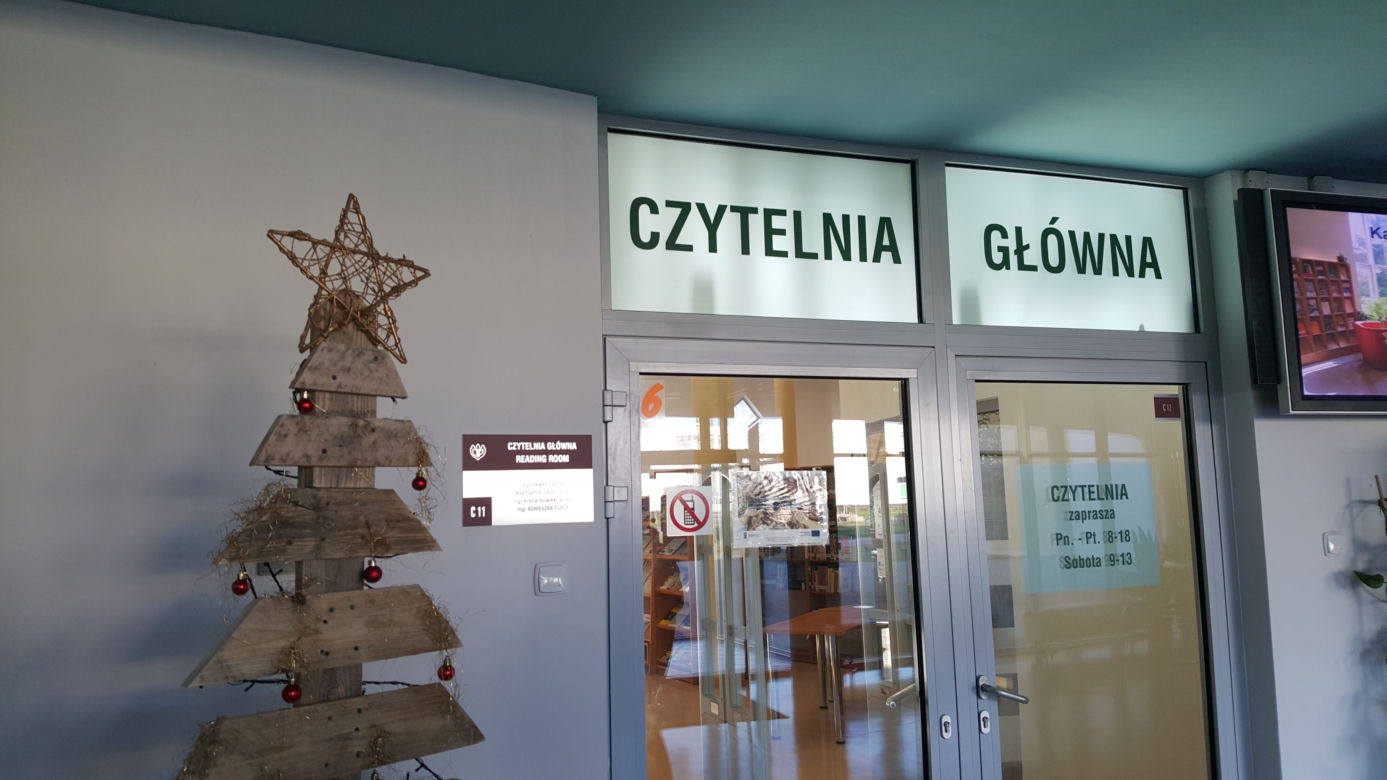 Studenci UTP znów zaskakują! Stworzyli choinkę z płyt CD [ZDJĘCIA]