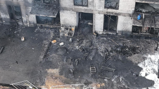 Blok po pożarze na Laurowej