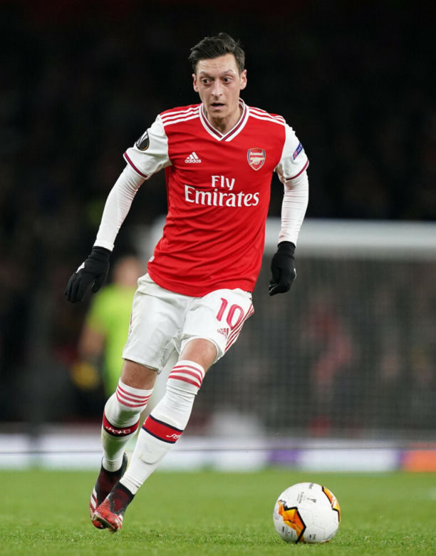 Mesut Ozil przeszedł niezwykłą przemianę!