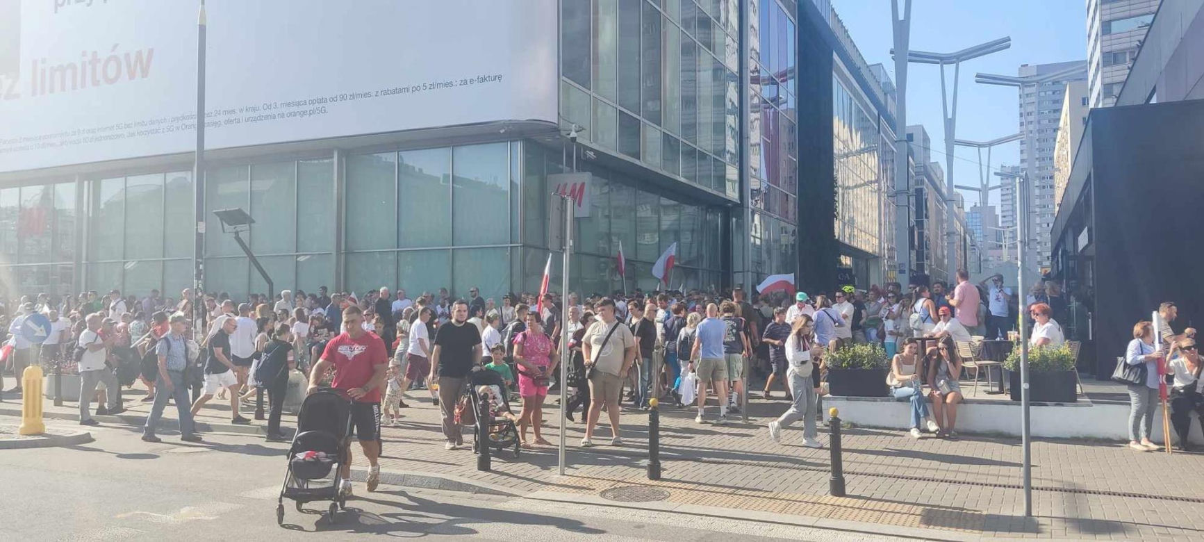 80. rocznica wybuchu Powstania Warszawskiego. 80. rocznica Powstania Warszawskiego. Godzina "W" w Warszawie. Tak mieszkańcy oddali hołd bohaterom