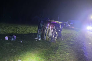 Sześć osób rannych po wywrotce busa. W akcji śmigłowiec LPR