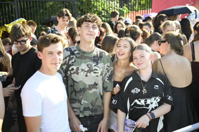 Fani w upale czekają na koncert The Weeknd. Tłumy w Warszawie