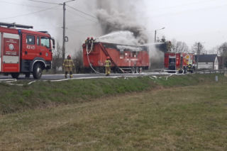 Zablokowana DK12 w Dębowej Łęce po pożarze ciężarówki. Objazdy od S5 Leszno-Zachód [ZDJĘCIA]