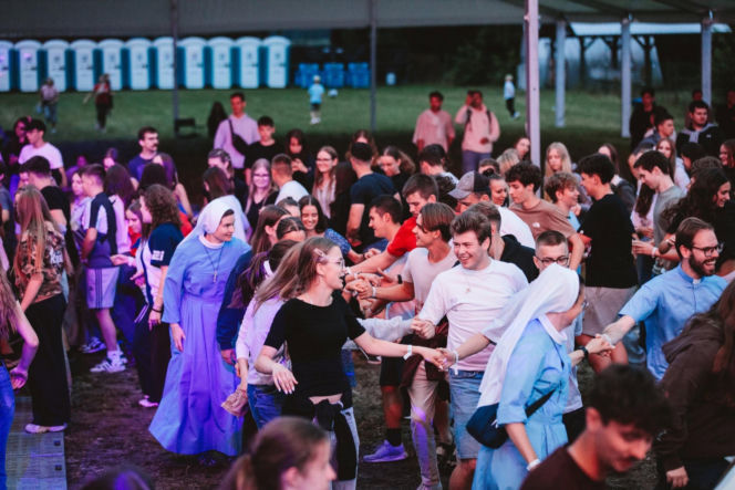 Największy chrześcijański festiwal trwa