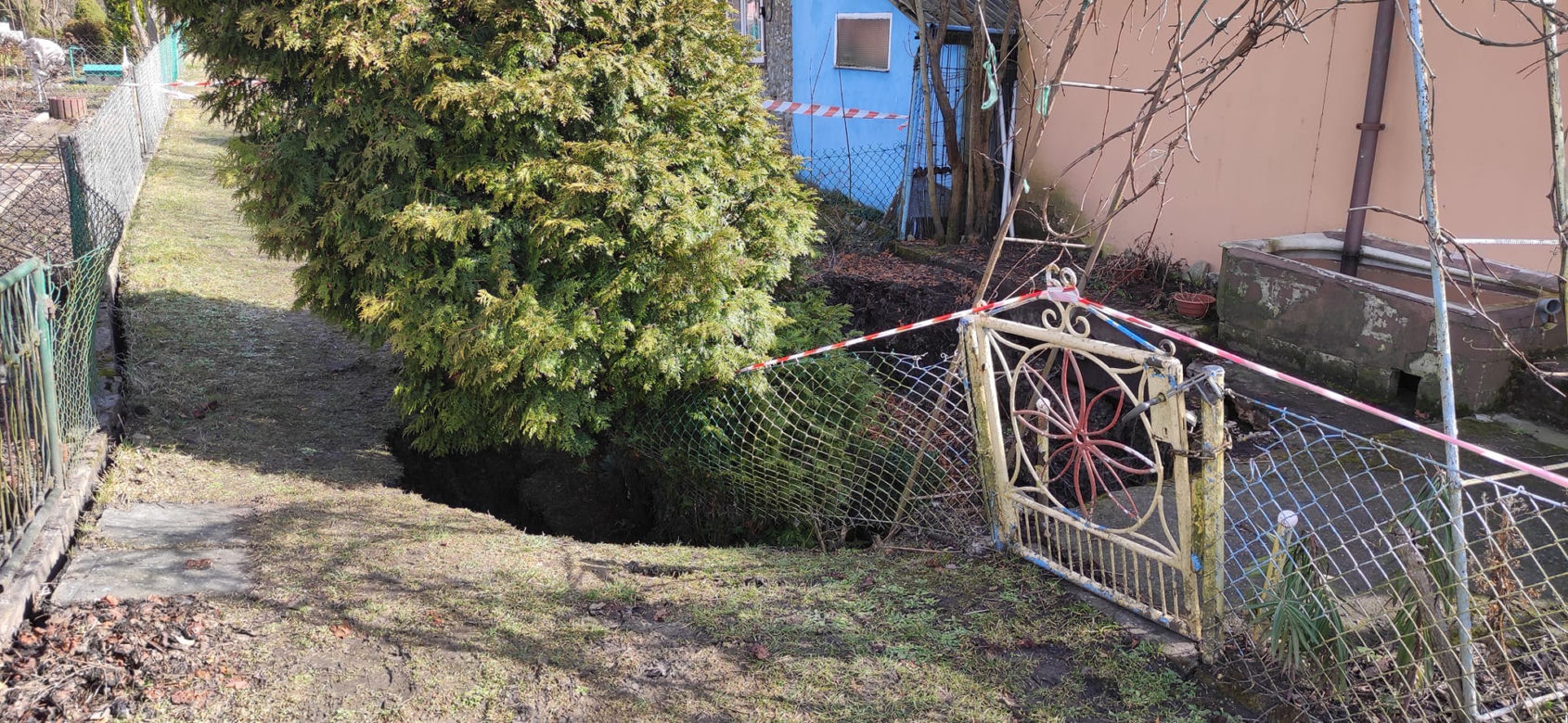 Następne zapadlisko w Trzebini. W ciągu dwóch tygodni to piąty raz, kiedy zapada się ziemia