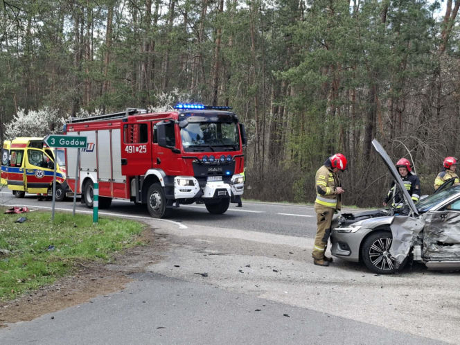 Tragedia na DK 42 Starachowice - Rudnik.  W wypadku zginął motocyklista