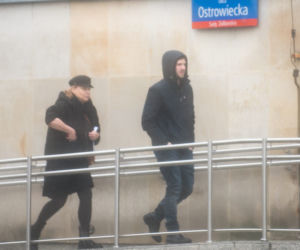 Antek Królikowski z mamą załatwia formalności pogrzebowe