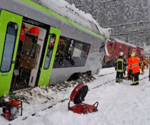 Szwajcaria/ Wykoleił się pociąg w Alpach, trwa akcja ratunkowa