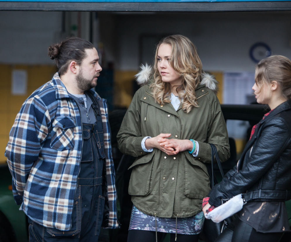 To nie koniec świata 2 sezon odcinek 20. Blanka (Anna Karczmarczyk), Młody (Jędrzej Taranek), Ulka (Magdalena Lamparska)