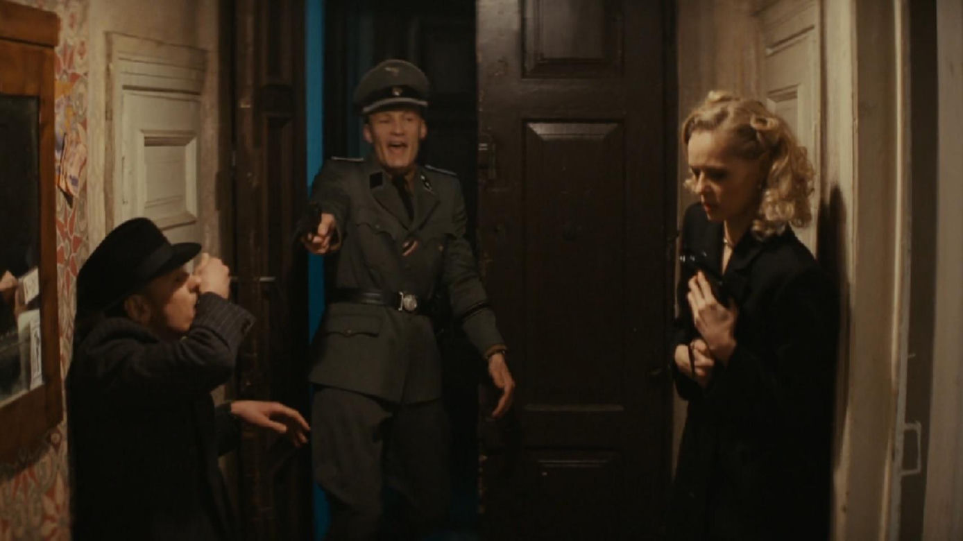 Zatoka szpiegów 2, odcinek 17. Franz (Bartosz Gelner), Engel (Michał Balicki), Greta (Karolina Kominek)