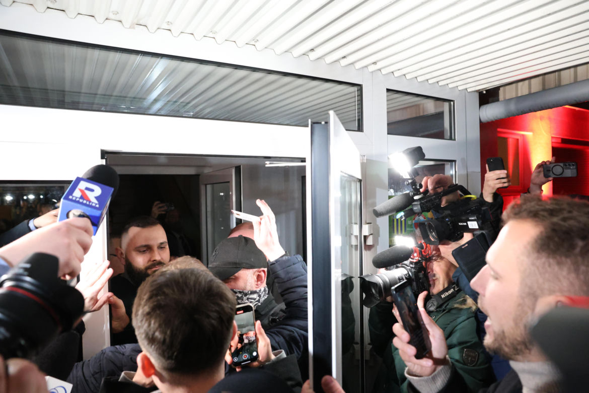 Awantura przed halą sportową w Końskich. Wezwano policję 