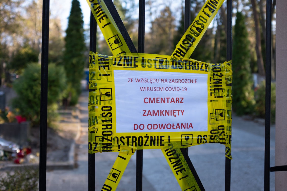 Koronawirus w Trójmieście. Cmentarz w Sopocie zamknięty z powodu zarazy