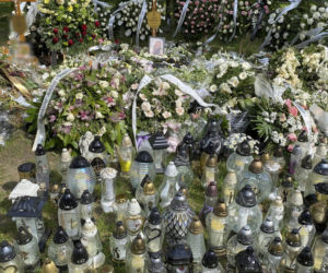 Grób Nikoli Węgłowskiej utonął w kwiatach