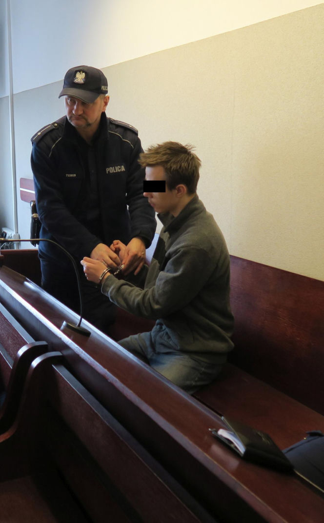 Mateusz rzucił monetą. Wypadł orzeł, więc udusił Wiktorię