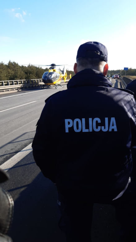 Poważny wypadek na s10 koło Torunia. Auto wyrzucone ze skarpy!