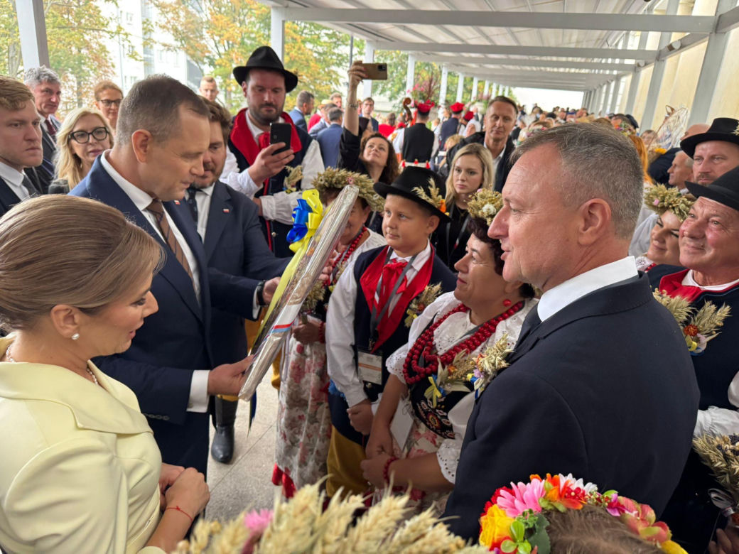 Koło Gospodyń Wiejskich w Puszynie na Dożynkach Prezydenckich w Warszawie