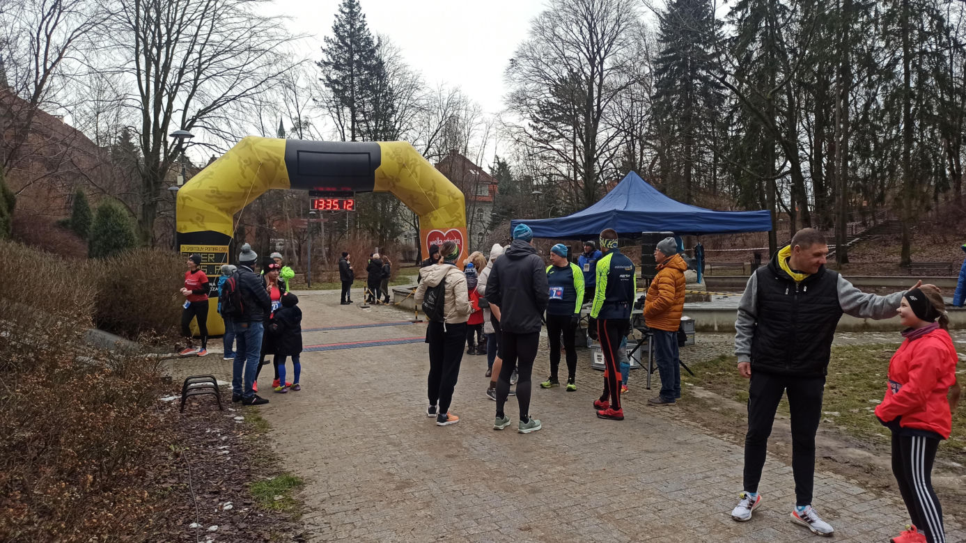 WOŚP w Olsztynie. W Galerii Warmińskiej odbyły się koncerty, pokazy wokalne i inscenizacje walk [ZDJĘCIA]