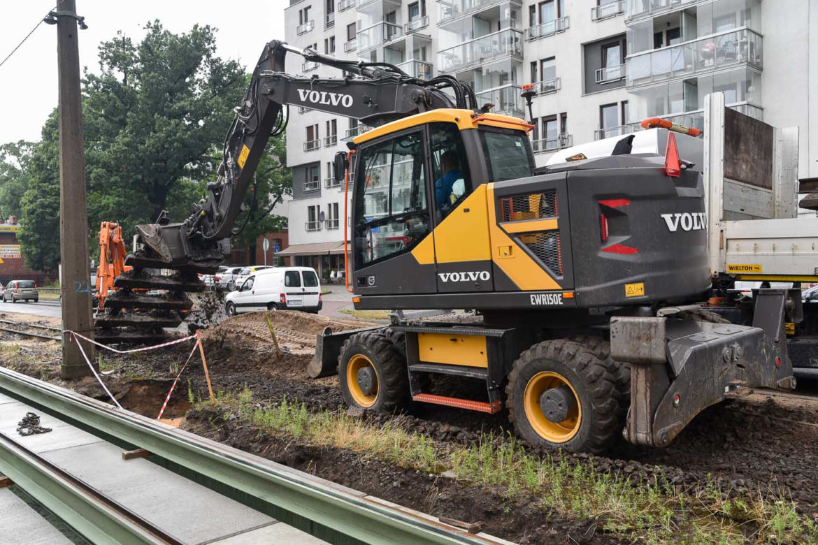 W Toruniu trwa modernizacja torowisk. Zaglądamy na plac budowy