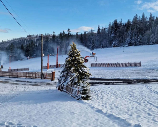 Sezon narciarski w Beskidach. Stoki są naśnieżane