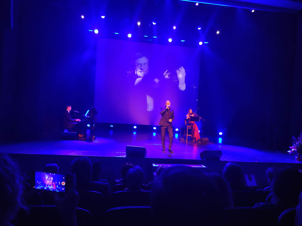 ZOBACZ ZDJĘCIA z gali podsumowującej 10. Festiwal Teatrów Sztuka plus Komercja i z koncertu Roberta Rozmusa