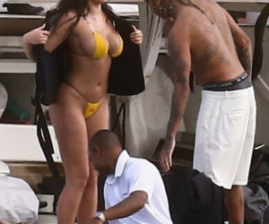 Tyga z dziewczyną na jachcie