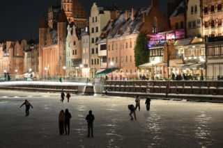 Przed nami najzimniejsza noc tej zimy. Odczuwalna temperatura nawet - 38 stopni C. Ostrzeżenia IMGW. Gdzie będzie najgorzej?