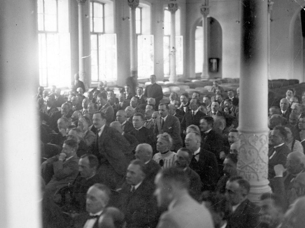 Krzyk narodzin II RP. Sejm II RP 17 marca 1921 roku uchwalił pierwszą, nowoczesną konstytucję