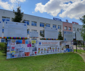Dzieci dziękują medykom za pracę