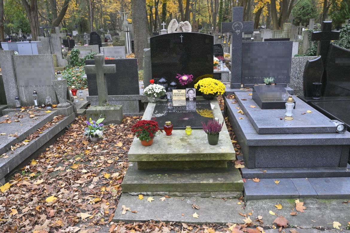 Tak wygląda grób Krzysztofa Piesiewicza