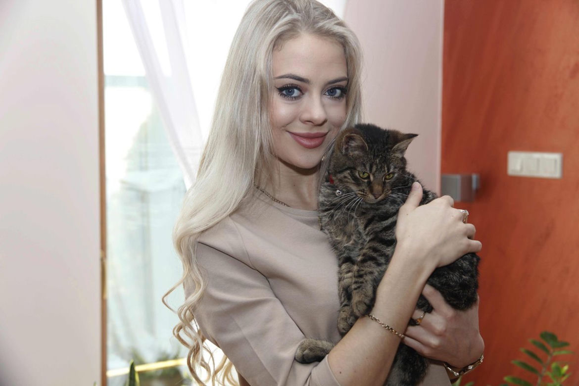 Z izolacji na wybory Miss