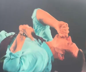 Harry Styles upadł na scenę